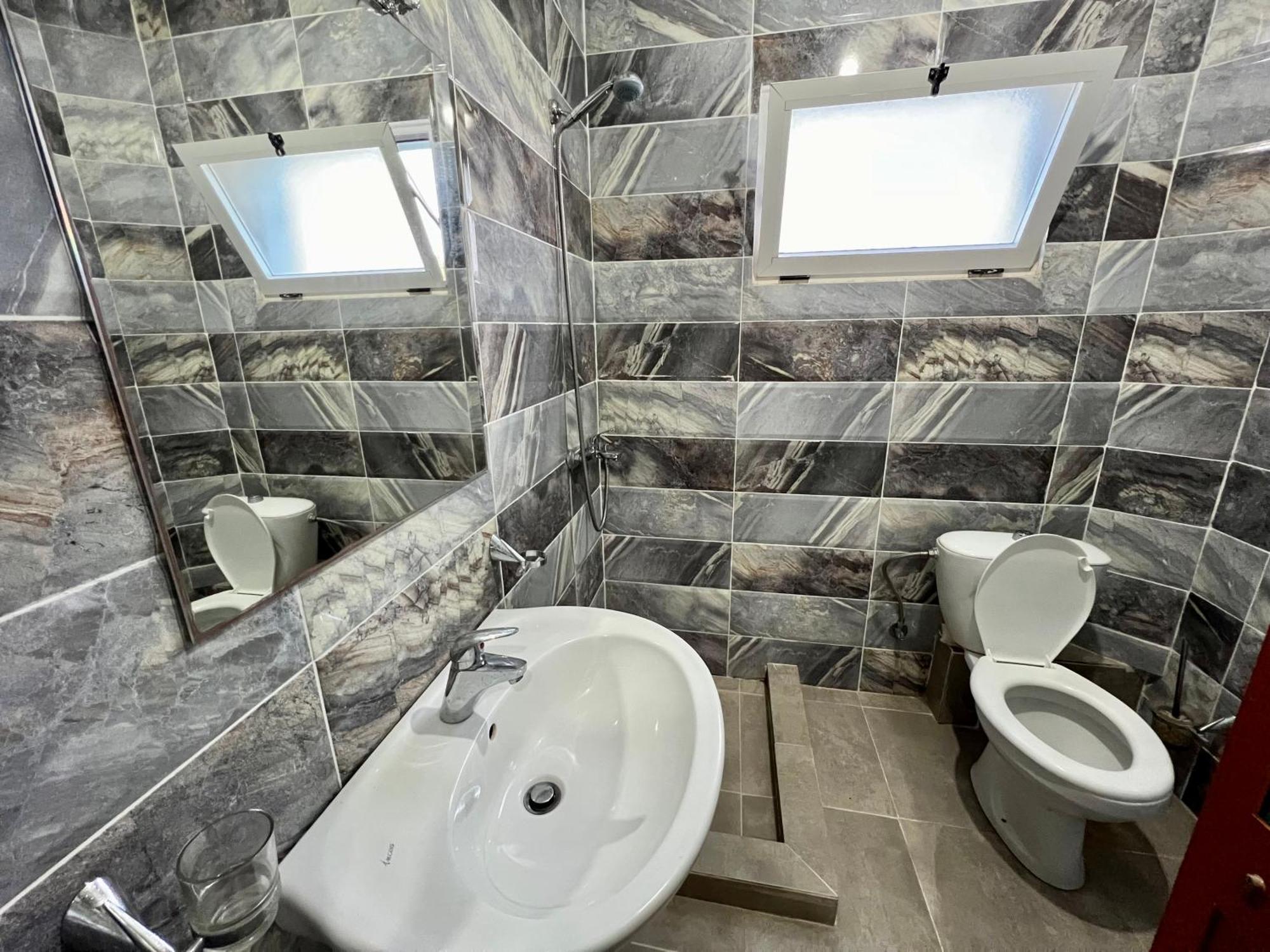 Redi'S Seaview Apartments Саранде Екстериор снимка