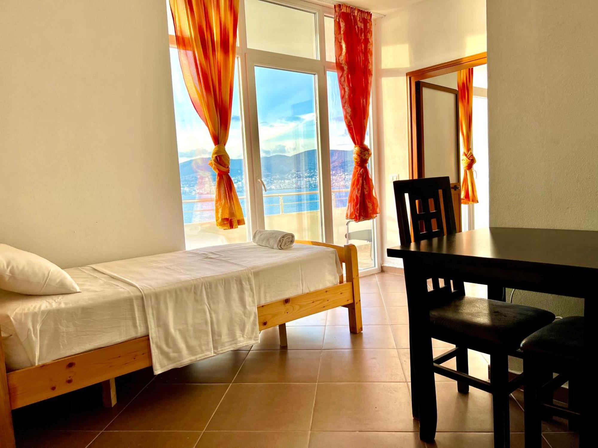 Redi'S Seaview Apartments Саранде Екстериор снимка