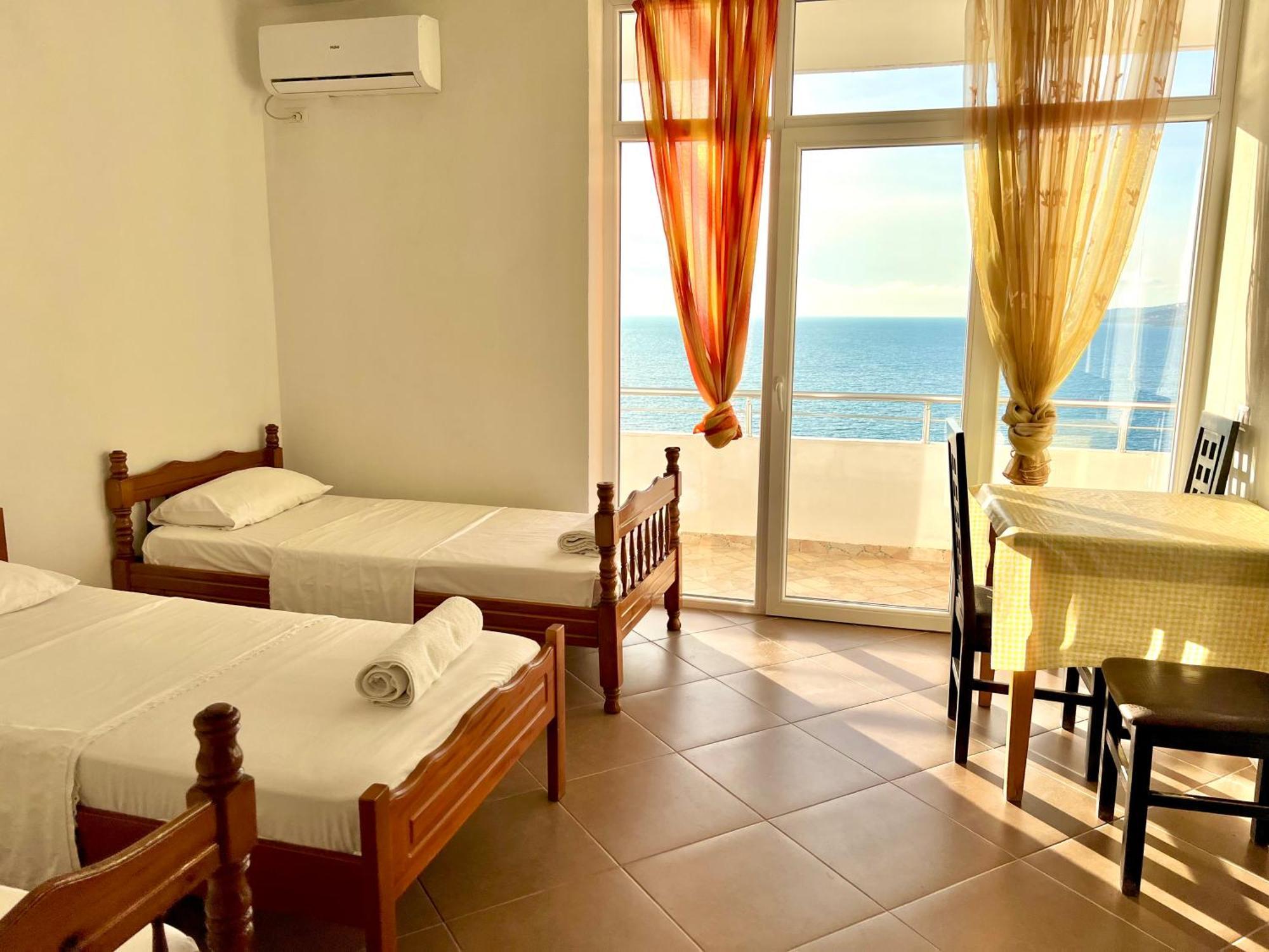 Redi'S Seaview Apartments Саранде Екстериор снимка