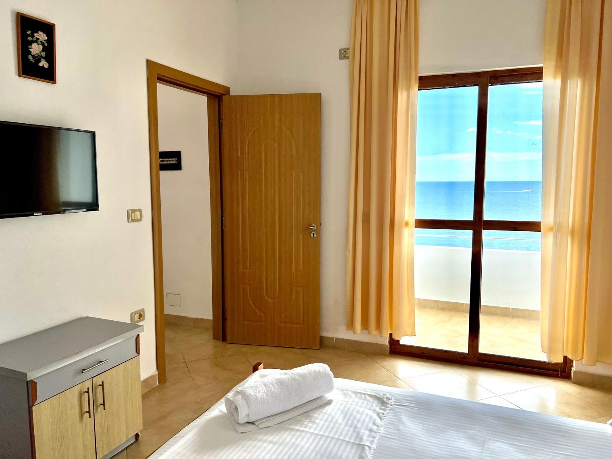 Redi'S Seaview Apartments Саранде Екстериор снимка