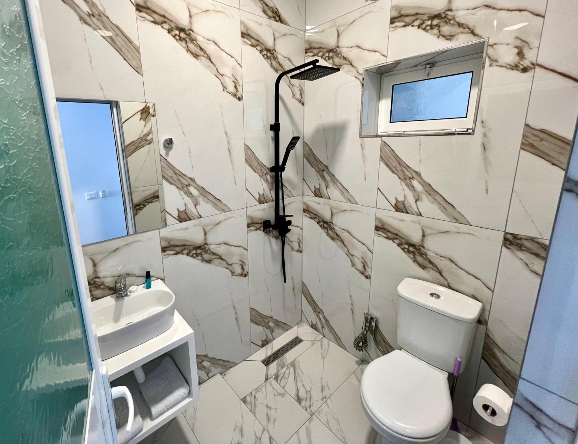Redi'S Seaview Apartments Саранде Екстериор снимка
